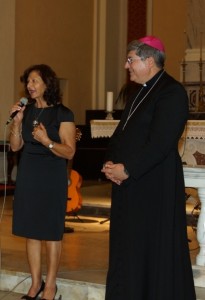 La vincitrice Rosa Gallace con il vescovo Pisanello