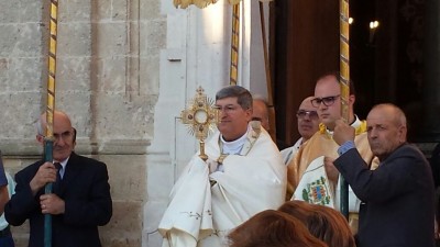Il vescovo Pisanello presiede la processione del Corpus Domini (2014)